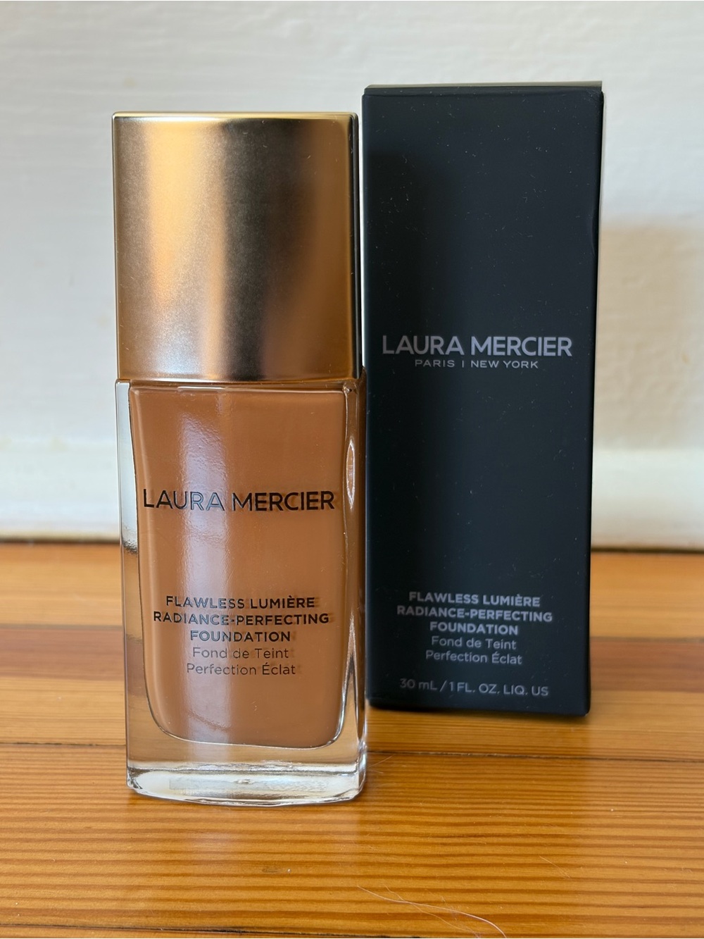 Laura Mercier Flawless Lumière Radiance-Perfecting Foundation - 4C1 Praline